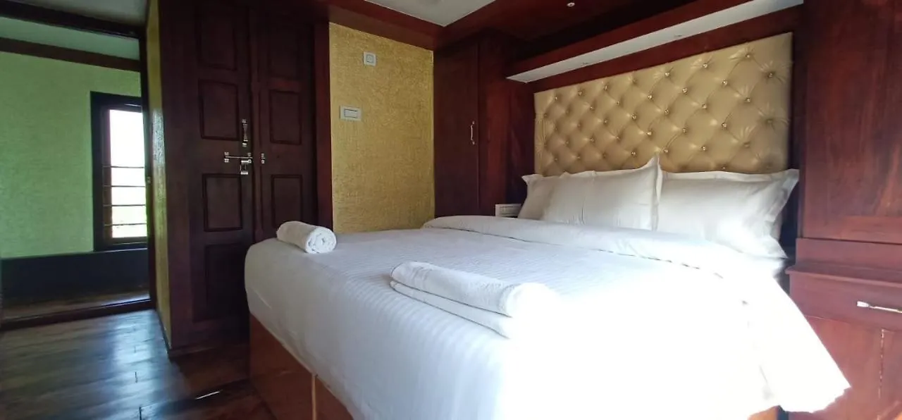 Soma House Boat Hotel Alappuzha